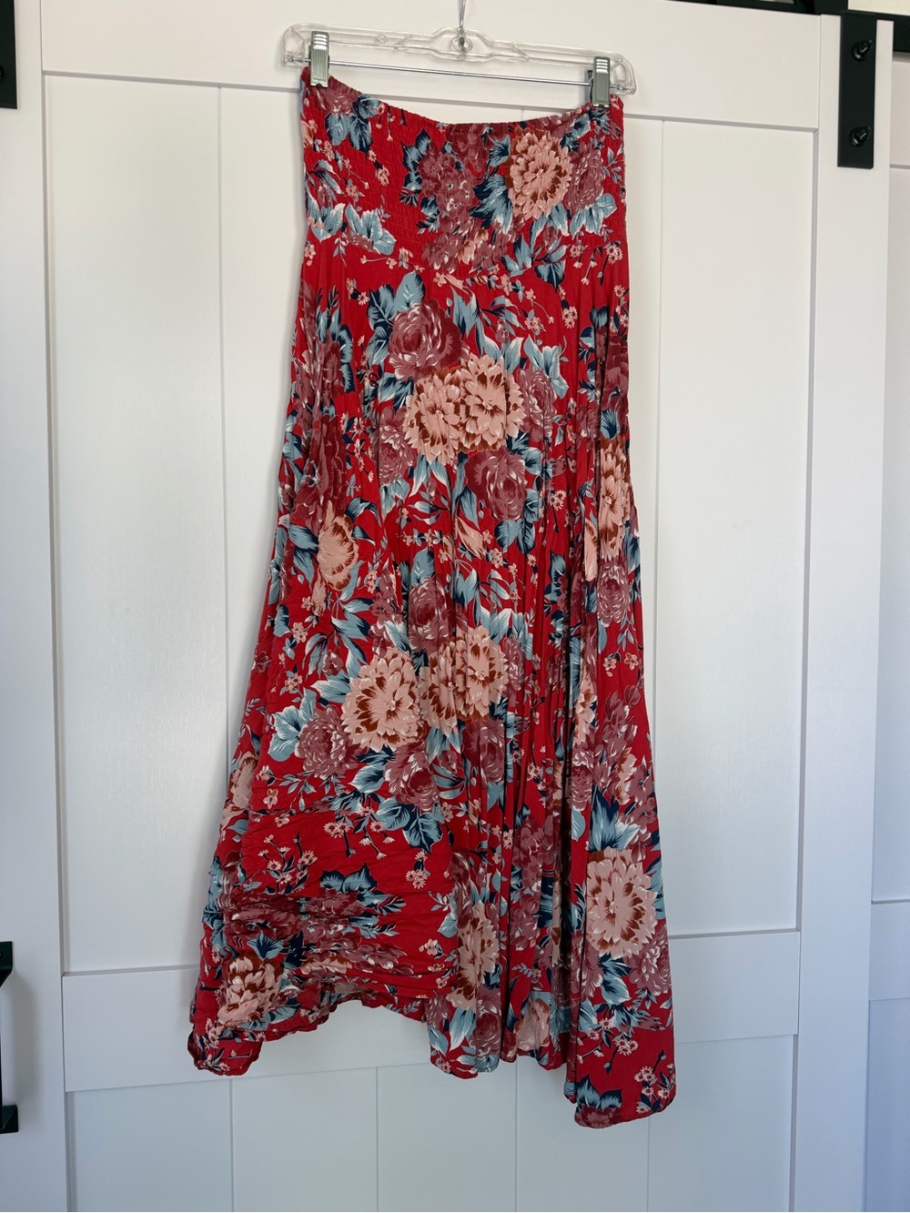 Auguste The Label ♥️💙 Strapless Smocked Red & Blue Floral Midi Dress - Picture 4 of 5